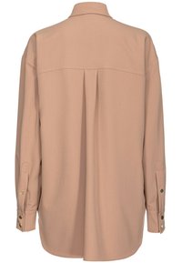 Camicia oversize color marrone chiaro con piega sul retro, maniche lunghe e polsini con bottoni. Realizzata in tessuto liscio con design del colletto.