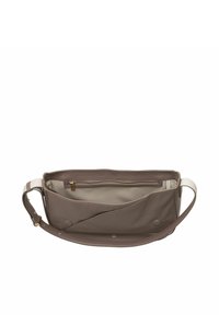 Bruine lederen handtas met een witte riem, met een ruime interieur, een ritsvak en een gladde, matte afwerking.