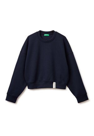 Felpa blu navy scuro a maniche lunghe con scollo rotondo, polsini e orlo a coste, con un piccolo dettaglio a striscia verticale bianca vicino al bordo inferiore.