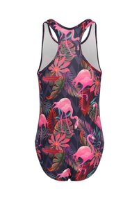 Maillot de bain avec un design dos nageur, fabriqué en tissu extensible et sombre, orné d'un motif vibrant de flamants roses et de feuilles tropicales.
