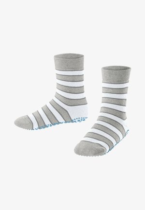 Grijs en witte gestreepte sokken met een geribbelde boord enTextuur blauwe stippen op de zool voor grip. Katoenen mixmateriaal.