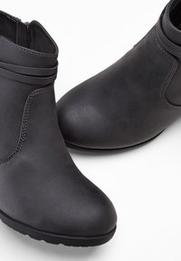 bonprix STIEFELETTE - Tronchetti - black