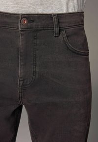 Next VINTAGE AUTHENTIC - Siaurėjantys džinsai - brown vintage washed