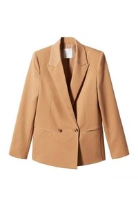 Blazer ajusté couleur camel avec revers crantés, manches longues, deux boutons sur le devant et poches fendues, présenté sur un fond blanc uni.