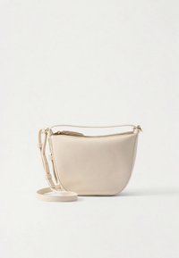 Τσαντάκι χιαστί από μπεζ δέρμα με ανάγλυφη εξωτερική επιφάνεια, κυρτό σχήμα, επάνω κλείσιμο με φερμουάρ και λεπτό ρυθμιζόμενο ιμάντα.