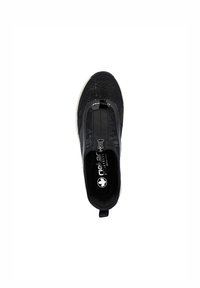 Chaussure noire à enfiler avec un dessus texturé, présentant un accent en cuir verni et des panneaux latéraux élastiques. Col légèrement rembourré avec une semelle intérieure logo.