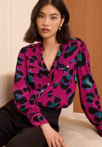 Love & Roses PRINTED UTILITY LONG SLEEVE - Blúzka so zapínaním na gombíky - pink leopard