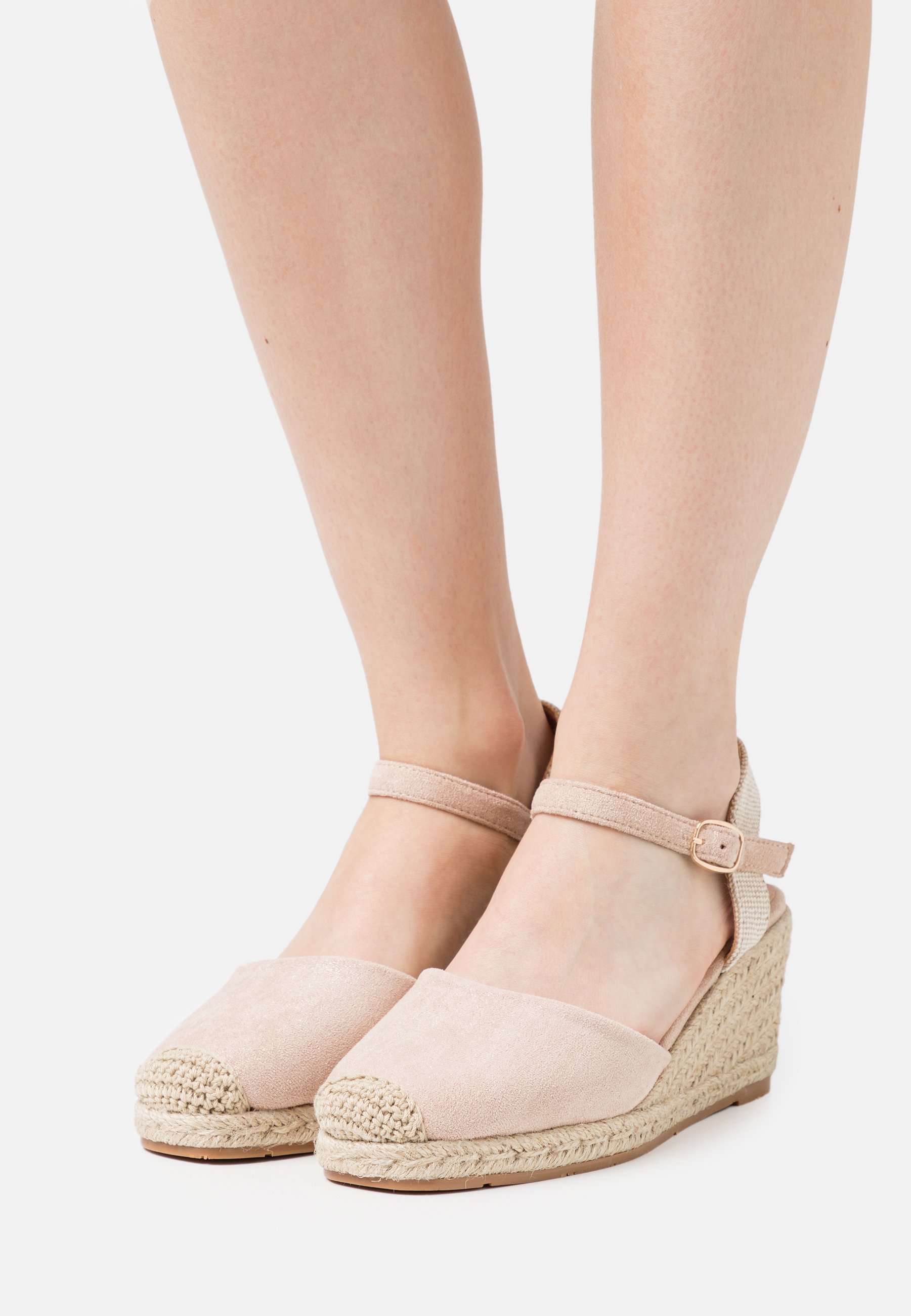 Beige Suède Sleehakken met Plateauzool - Uwantisell.nl