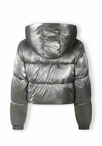 Zastrihnutá pufrová bunda v metalickej striebornej farbe, s kapucňou, prešívaným dizajnom, elastickými manžetami a lesklou, hladkou textúrou.