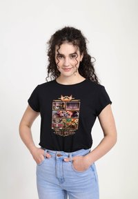 Henry Tiger MAGIC THE GATHERING NEWCAPENNA COLLAGE - T-shirt z nadrukiem