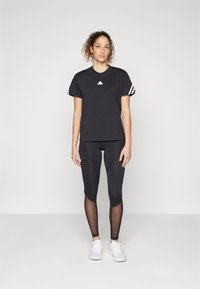 adidas Sportswear FUTURE ICONS THREE STRIPES - Apdrukāts T-krekls - black