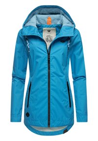Modrá nepremokavá bunda s predným zipsom, nastaviteľnou kapucňou a bočnými vreckami; hladká textúra s mierne dlhším zadným lemom.