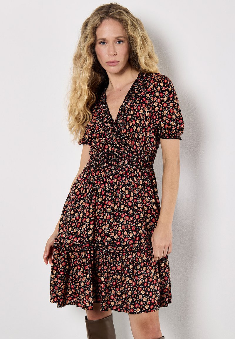 Apricot DITSY FLORAL SMOCKED  - Freizeitkleid - orange