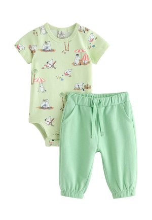 Lysegrøn babybody med tegneseriefigur og strandmotiver samt matchende mintgrønne bukser med elastik i taljen, snøre og lommer.