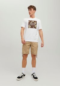 Jack & Jones JPSTMARLEY JJ ANA SN - Shorts - crockery