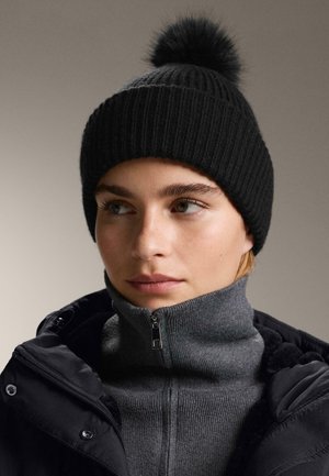 WITH POMPOM - Beanie - black