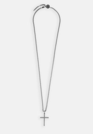 Collana argentata con catena sottile e semplice ciondolo a croce, caratterizzata da una superficie lucida e senza ulteriori decorazioni.