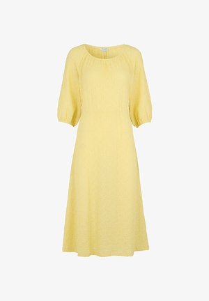 Gelbes strukturiertes Midikleid mit 3/4 Puffärmeln und rundem Ausschnitt.