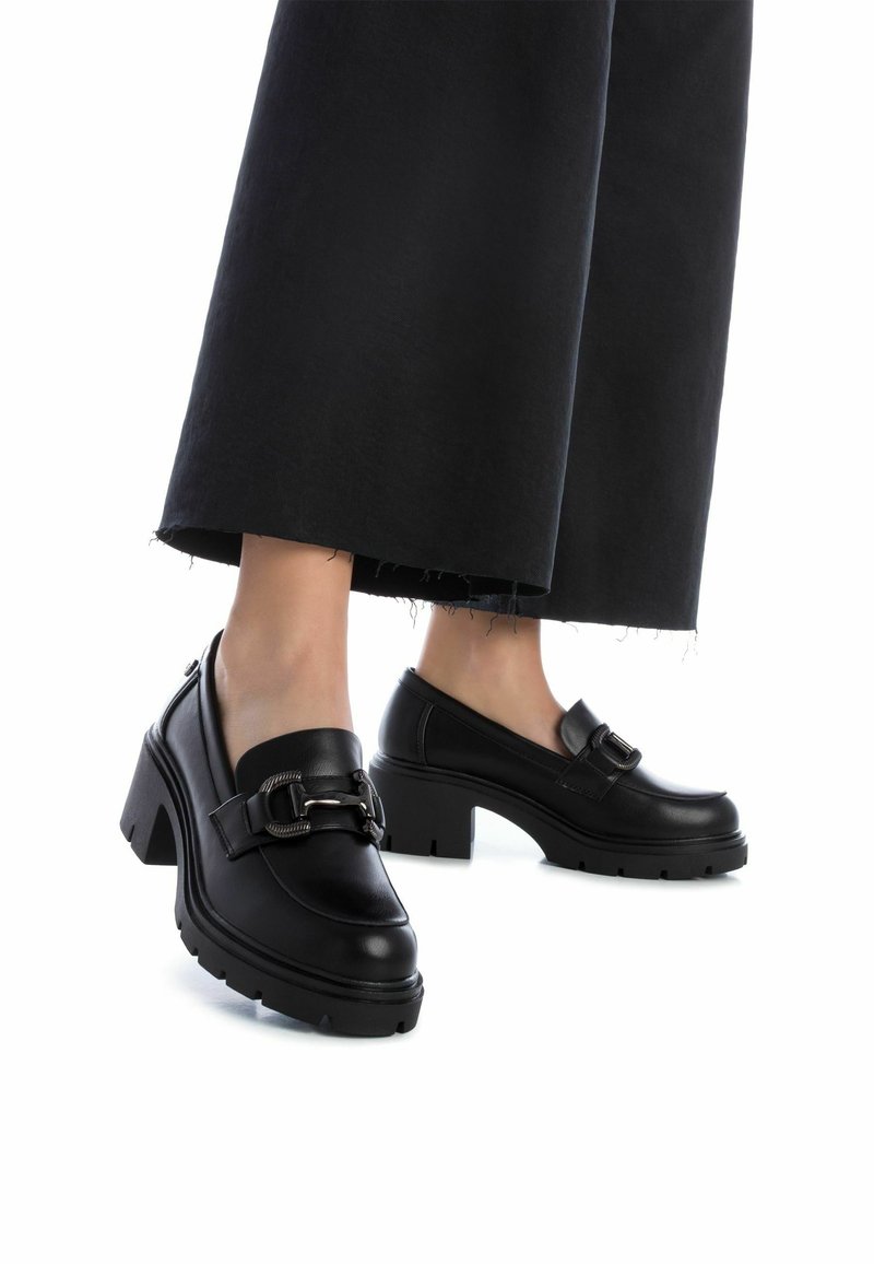 XTI Zapatos sin cordones - black