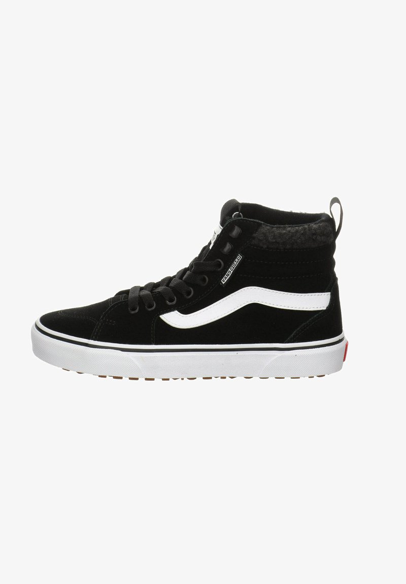 Zwarte hoge sneaker met witte accenten, bovenwerk van suède, rubberen zool en een gevoerde kraag. Voorzien van metalen oogjes en logo-detail.
