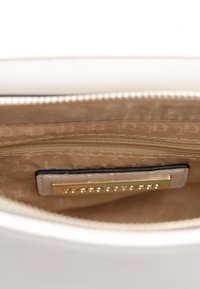 Roccobarocco ARES - Borsa a mano - panna