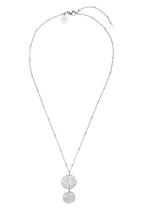 Collier en argent avec de petites perles le long de la chaîne, comportant deux pendentifs ronds irréguliers texturés suspendus verticalement.