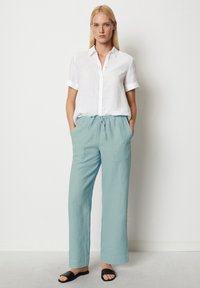 Marc O'Polo PANTS JOGGER STYLE STRAIGHT LEG MEDIUM WAIST DRAWSTRING - Broek - soft teal