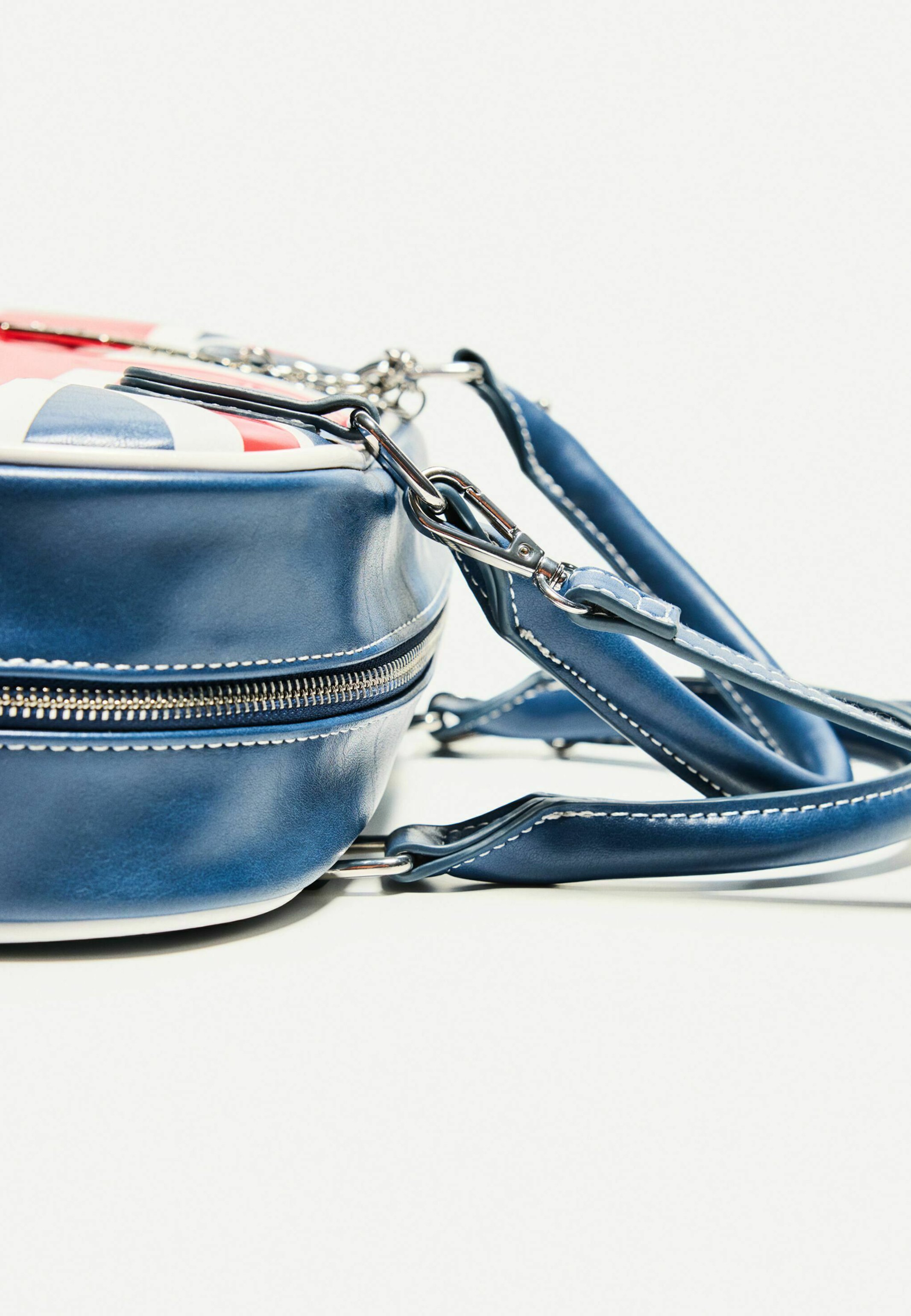 Bershka FLAG BOWLING BAG - Handbag - dark blue - Zalando