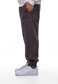 Dropsize EMBO V2  - Jogginghose - washed black