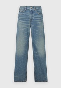 Jeans drepti cu spate albastru, cu finisaj decolorat, mici stropi de vopsea, nasture frontal și design cu cinci buzunare, pe un fundal alb.