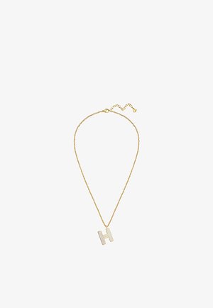 Collier chaîne en or avec un pendentif lettre H géométrique et un fermoir réglable sur fond blanc.