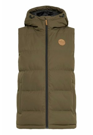 Olijfgroene, mouwloze puffer gilet met een capuchon, voorzien van een middenrits, zijzakken en een ronde leren logopatch op de borst.