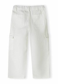 Pantalones cargo blancos con un diseño de pierna recta, que cuentan con dos bolsillos traseros y dos bolsillos laterales. Hechos de un material de algodón duradero.