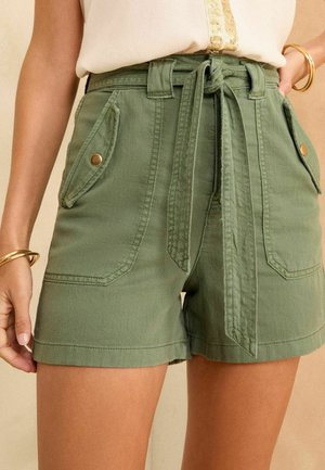 Love & Roses BELTED UTILITY - Lühikesed püksid - khaki green