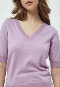 Minus MILLA V-NECK  - Paprasti marškinėliai - lupine purple