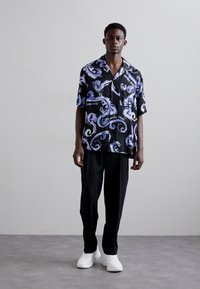 Versace Jeans Couture ALL OVER - Overhemd - nero/royal