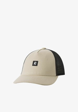 Beżowa i czarna siateczkowa czapka bejsbolowa z zakrzywionym daszkiem i małym czarnym kwadratowym logo z białą stylizowaną literą "R" na przednim panelu.