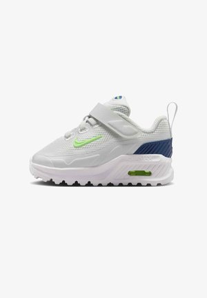 Biały sportowy sneaker z szarym paskiem, zielonym logo Nike, niebieską tylną częścią i widoczną zieloną amortyzacją Air Max w podeszwie.