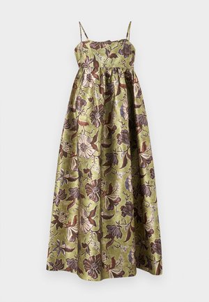 Robe maxi sans manches vert olive avec fines bretelles, motif floral marron, beige et bleu, taille froncée et jupe fluide.