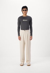 YOURTURN UNISEX - Pantalon classique - off white