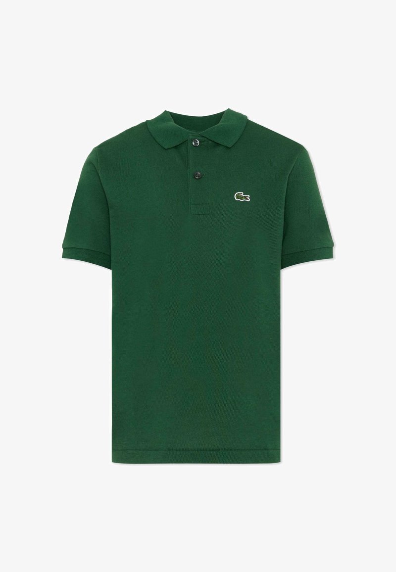 Polo manches courtes vert foncé avec deux boutons noirs et un petit logo crocodile brodé sur le côté gauche de la poitrine.