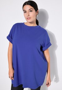 Studio Untold LONGLINE - Jednoduché tričko - blue violet
