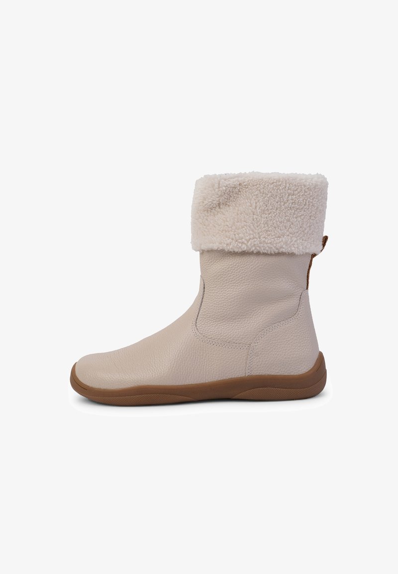 Bottines en cuir beige avec un revers en fausse fourrure. Texture lisse, bout arrondi, semelle flexible, coutures minimales et un détail de tirette.