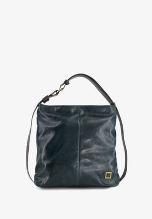 Ciemnozielona skórzana torba na ramię o gładkiej fakturze, z pojedynczym brązowym paskiem i małym złotym logo z przodu. Kwadratowy kształt z miękkimi krawędziami.