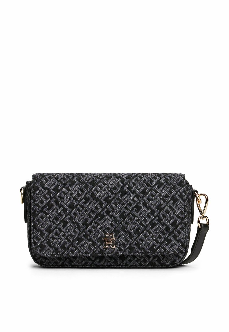 Borsa a tracolla nera e grigia con motivo a fantasia, texture trapuntata, hardware dorato e tracolla removibile. Forma rettangolare con chiusura a patta.