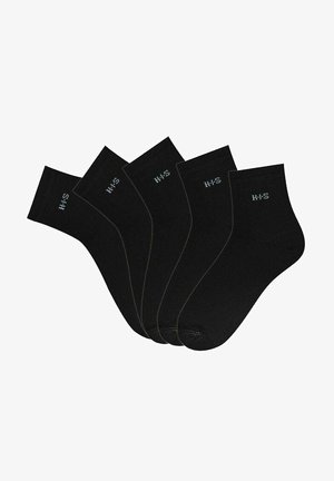 Schwarze Baumwollknöchelsocken im Fünferpack, mit einer glatten Textur, verstärkten Fersen und kleinem "H+S"-Logo in hellgrau auf einer Seite.
