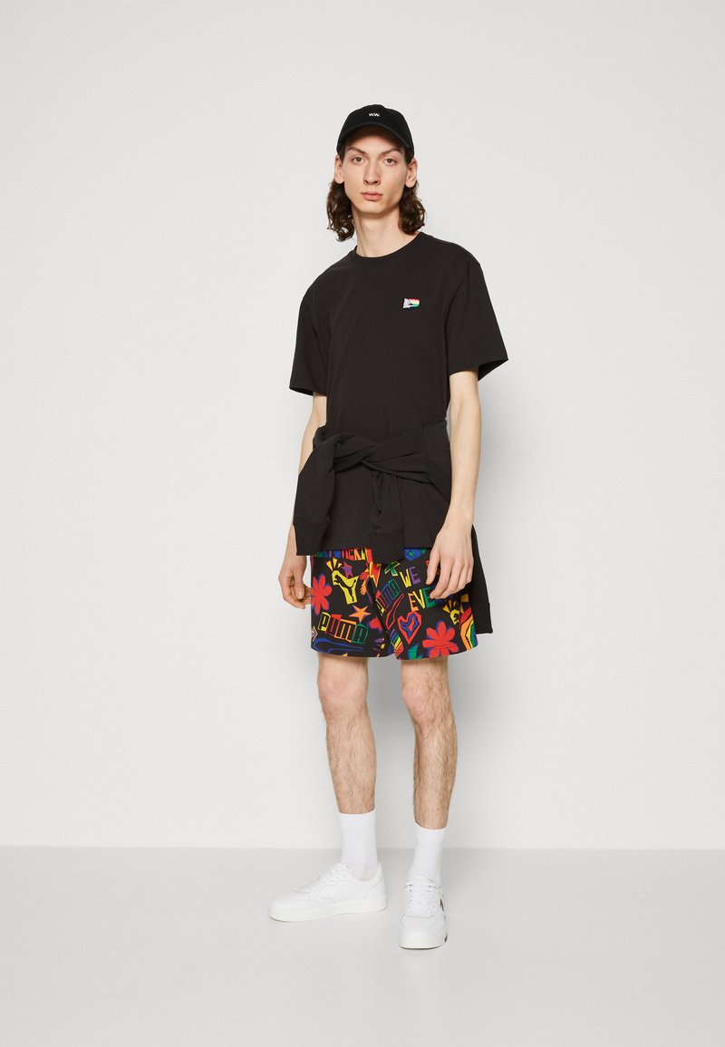 Puma DOWNTOWN PRIDE - T-shirt basic - black