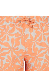Oranje zwemshorts met een bladerenpatroon op een lichte achtergrond, voorzien van een verstelbare trekkoord taille en een textuurstof.