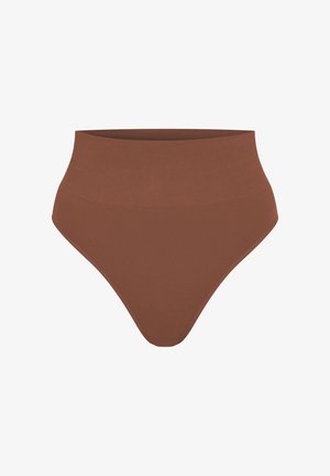Hochgeschnittene braune Bikinihose aus glattem Material mit sleekem Design und minimalen Nähten, ausgestattet mit einem hohen Beinausschnitt für eine schmeichelhafte Passform.