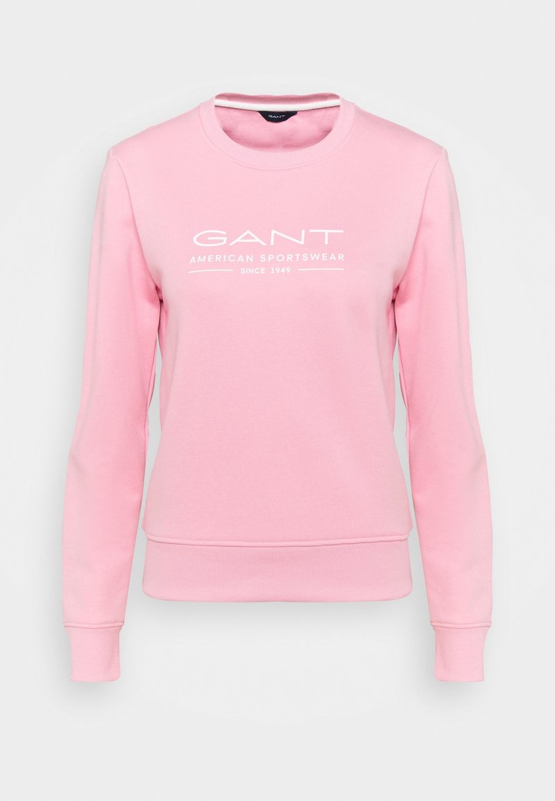 Sweat-shirt à manches longues rose clair avec col rond et texte blanc « GANT American Sportswear Since 1949 » sur le devant.